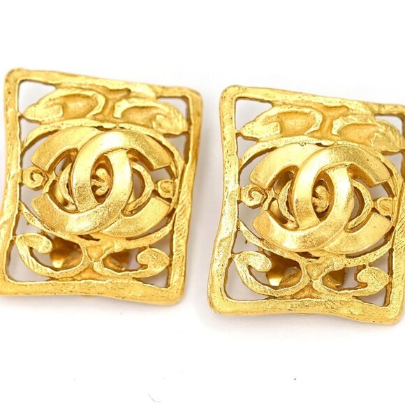 CHANEL CC Logos Square Clip-On Earrings Gold Tone 95A Auth p115-1 - Picture 4 of 5